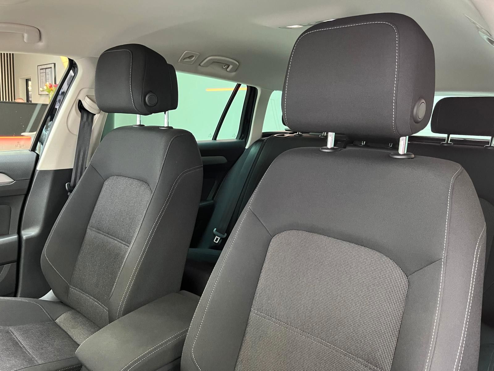 Fahrzeugabbildung Volkswagen Passat Variant 1.5 TSI DSG Comfortline *AHK*ACC*