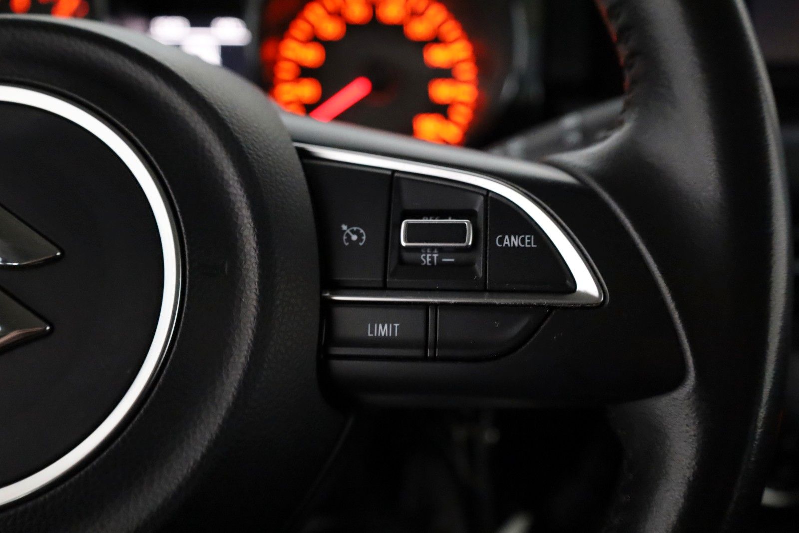 Fahrzeugabbildung Suzuki Jimny Comfort+,AllGrip,4WD,Navi,4 Sitze,AUTOMAT