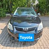Toyota Avensis Combi  2011  2.2 D-4D Automatik  - Toyota Avensis mit Diesel-Antrieb: Kombi, Automatik, 2.2