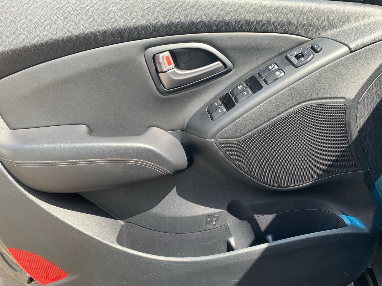 Fahrzeugabbildung Hyundai ix35 1.6 GDI 8-Fach Bereift Teilleder EXPORT