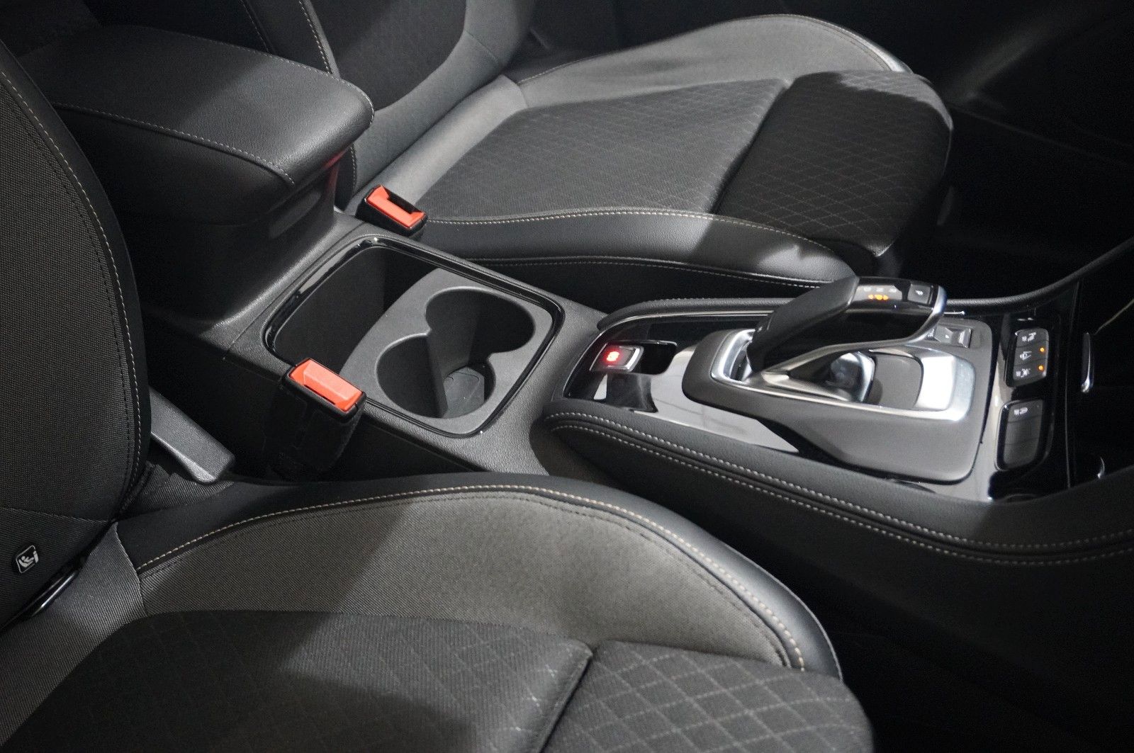 Fahrzeugabbildung Opel Grandland (X) 1.5D ELEGANCE NAVI/LED/KAMERA/AHK