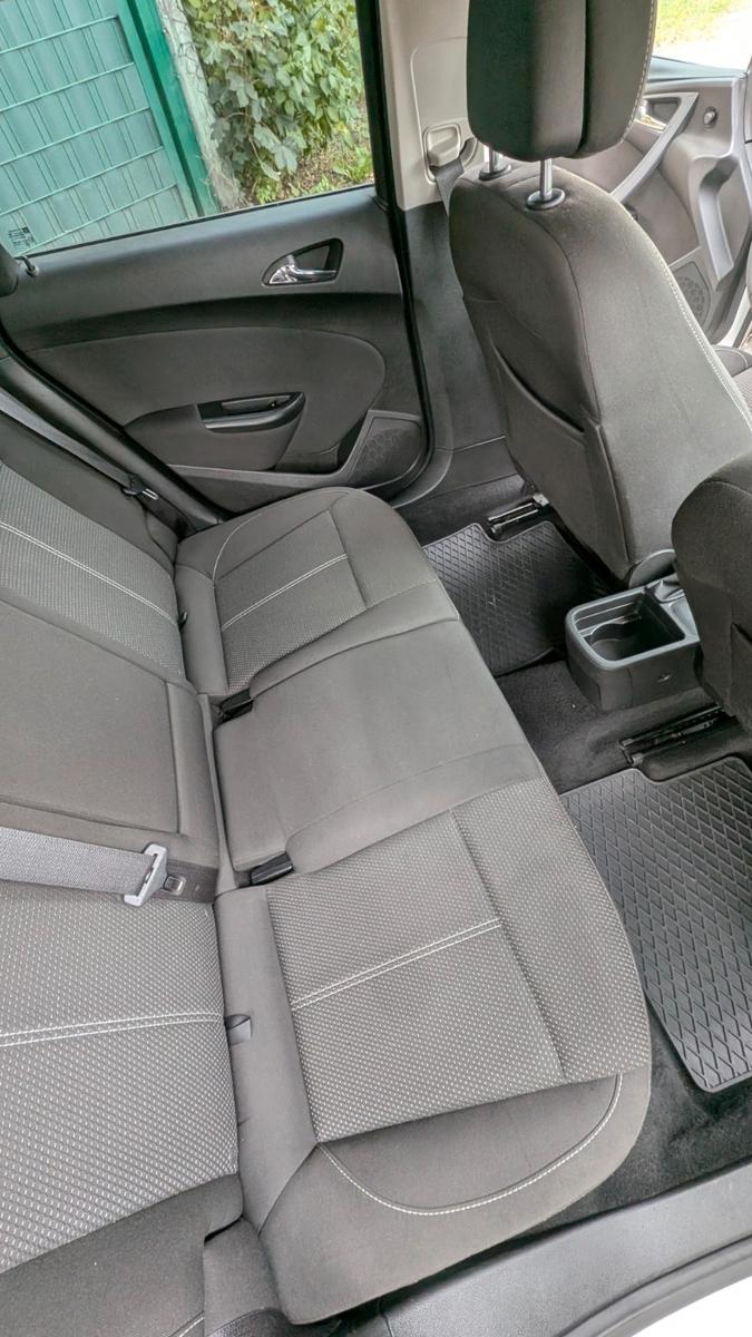 Opel Astra 2013 — photo 9
