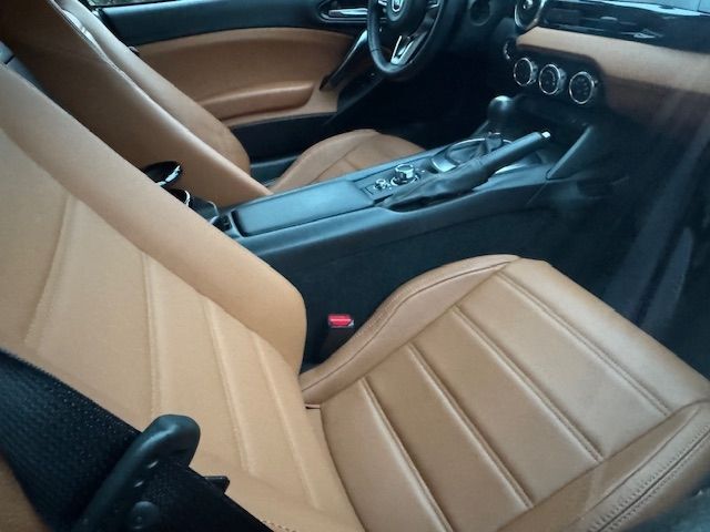 Fahrzeugabbildung Fiat 124 Spider Lusso BOSE RFK KLIMA NAVI SHZ