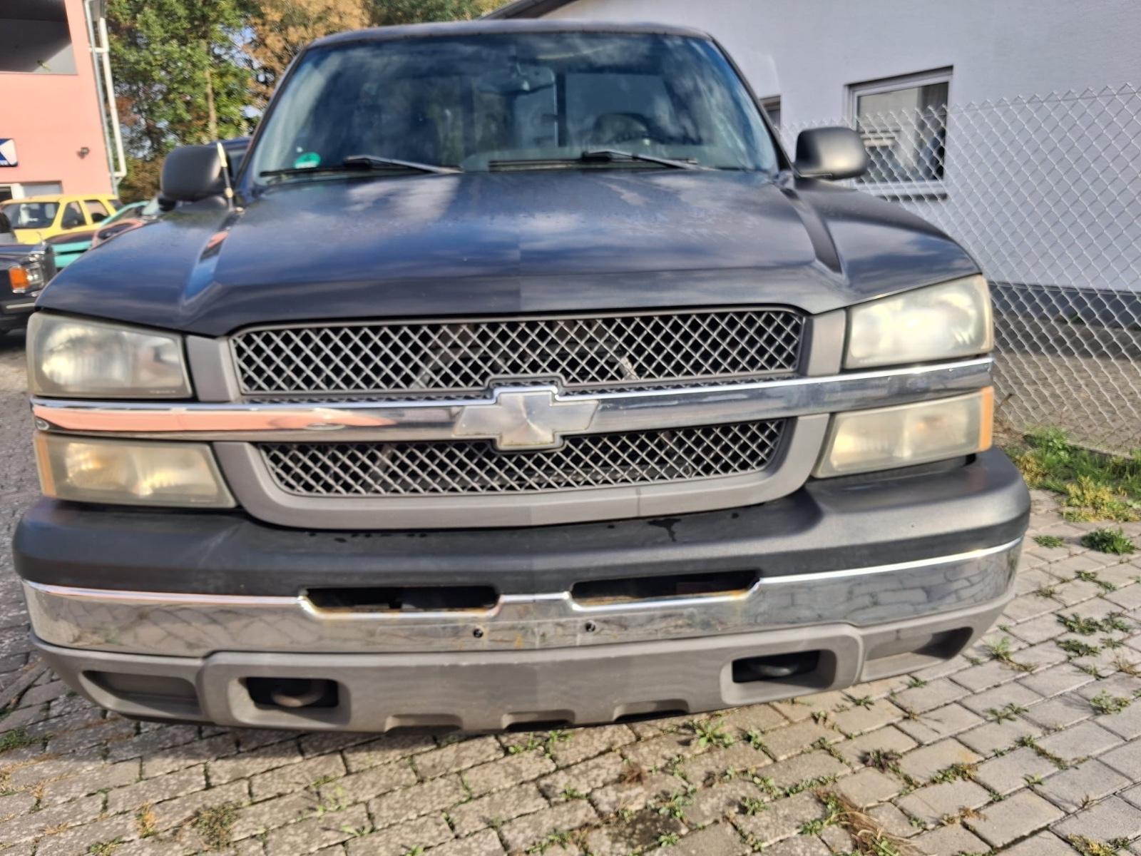 Chevrolet Silverado 2005 — rear view