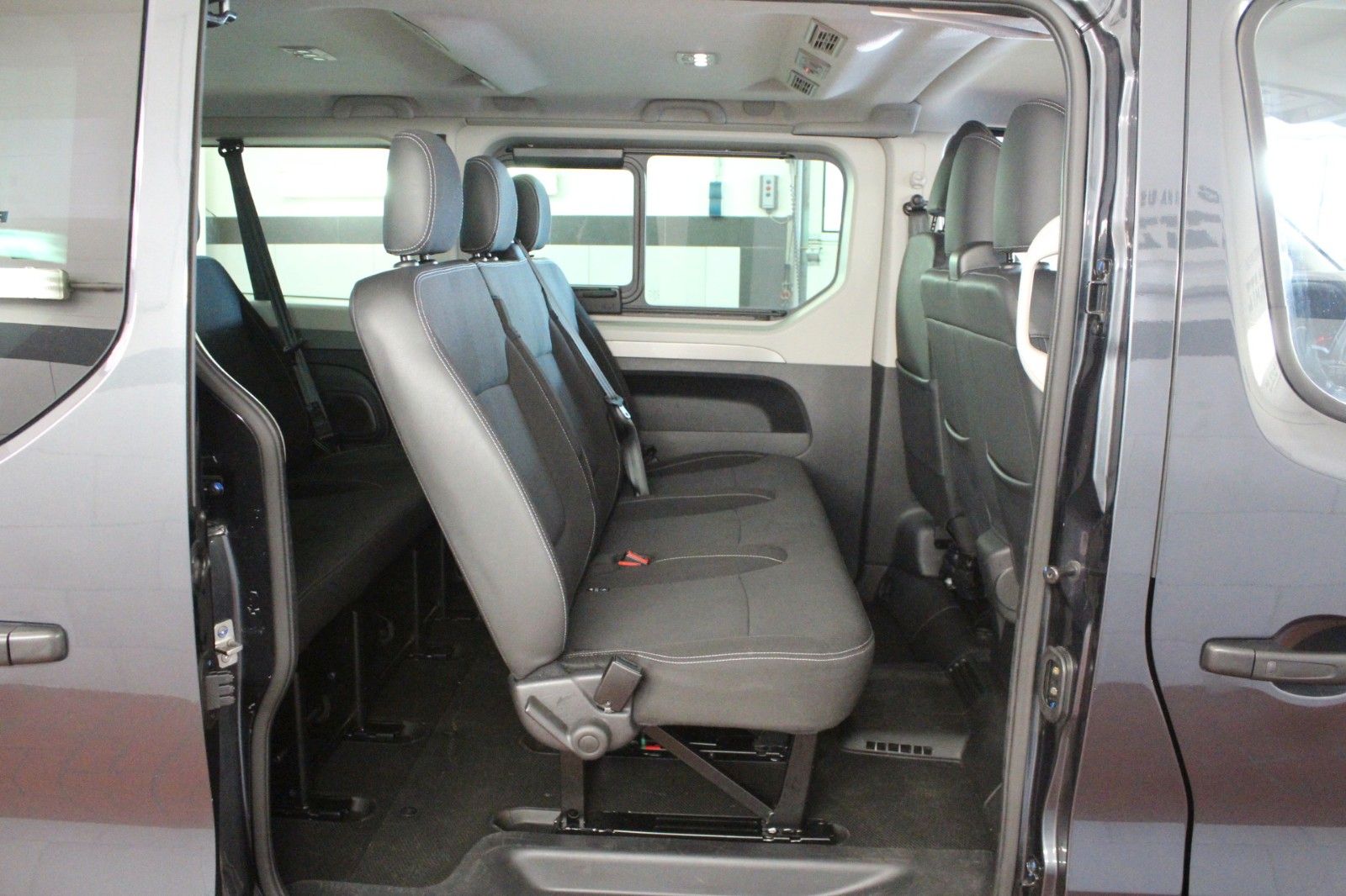 Fahrzeugabbildung Renault Trafic Grand L2 dCi 110 Blue*9-Sitzer*