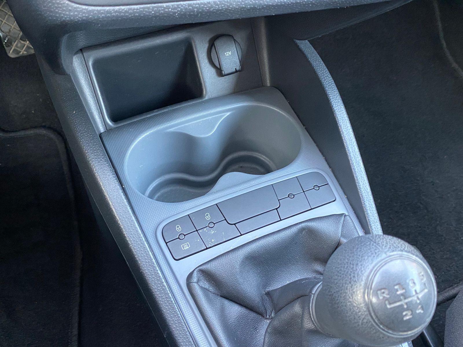 Fahrzeugabbildung SEAT Ibiza SC 1,4 16V Cool&Sound Salsa