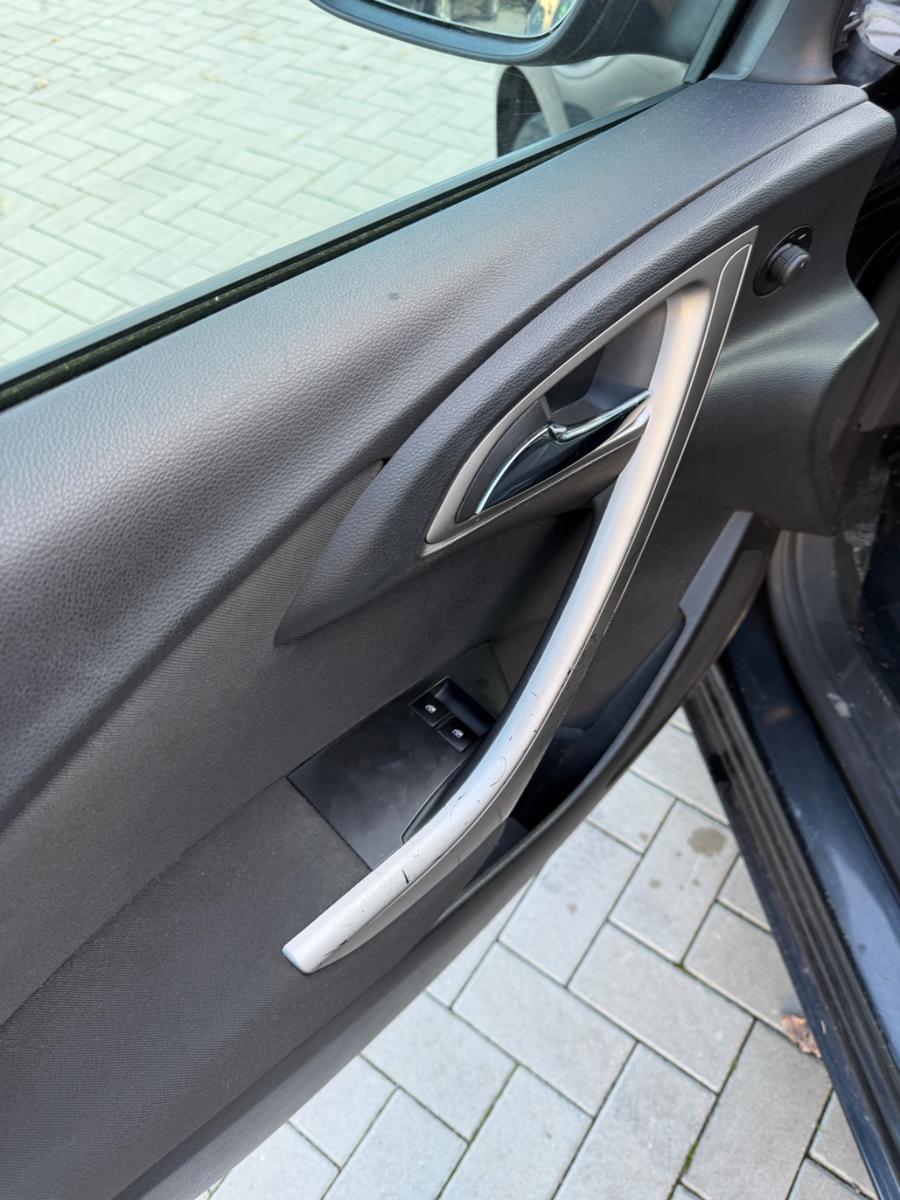Opel Astra 2013 — photo 21