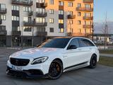 Mercedes-Benz C 63 AMG Mercedes-AMG C 63 T S Mercedes-AMG S - Mercedes-Benz C 63 AMG: Weiß