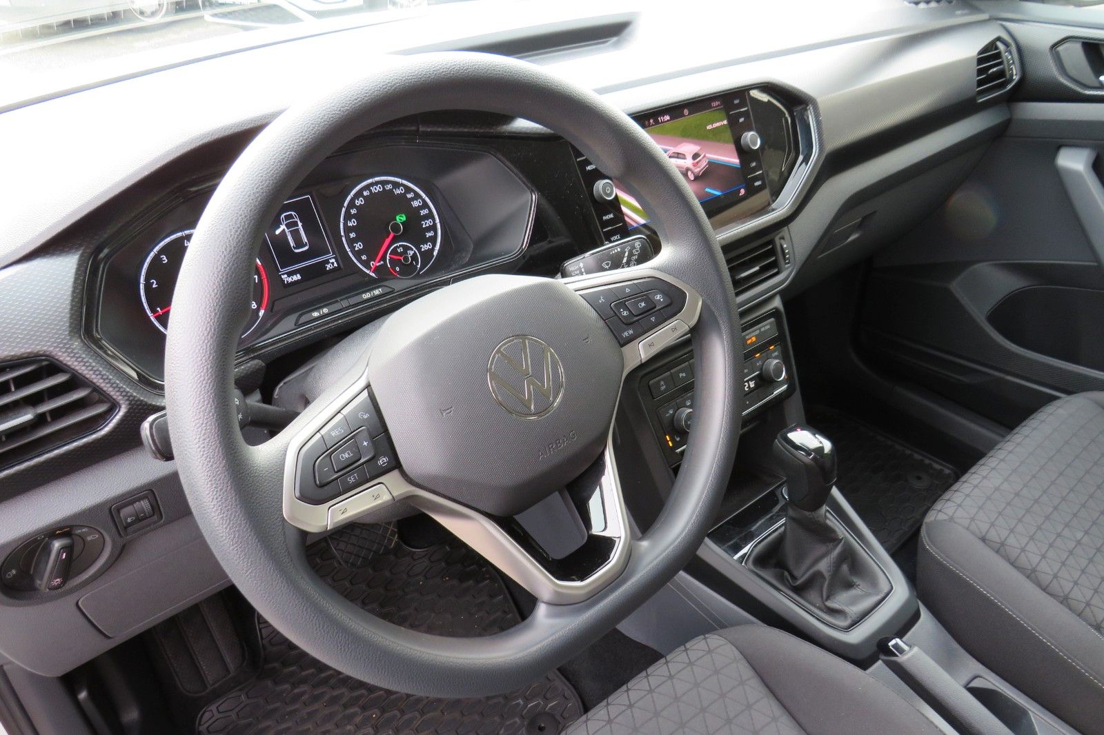 Fahrzeugabbildung Volkswagen T-Cross Life DSG PDC TELVOR SITZH. 1H.