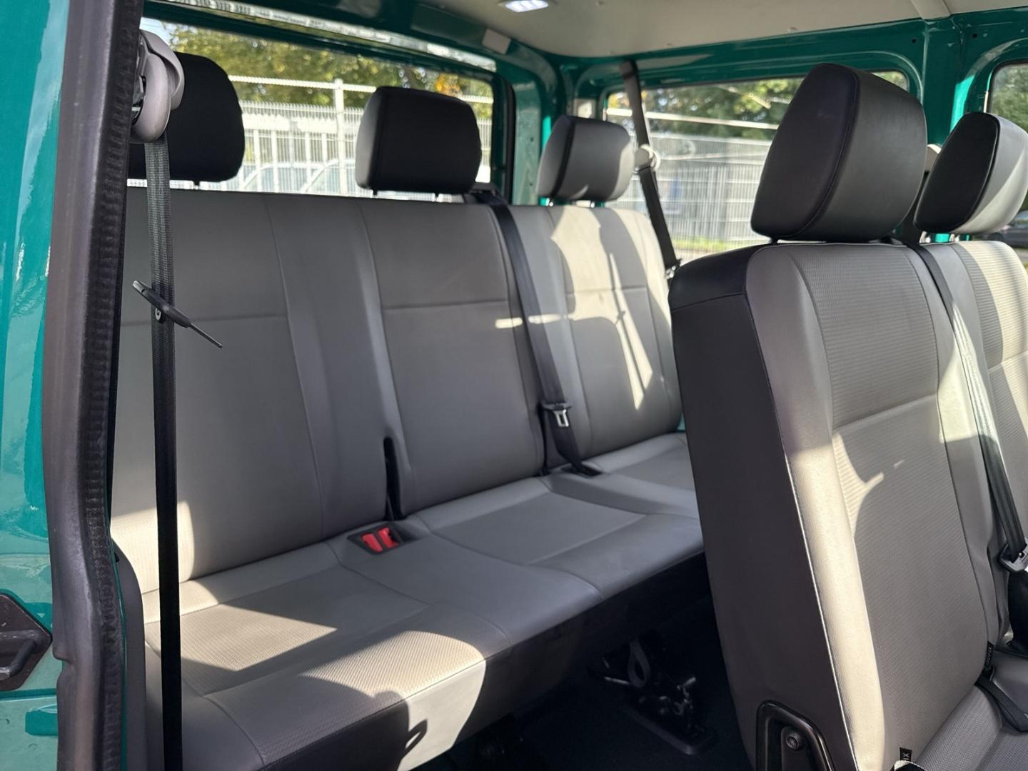 Volkswagen T6.1 Transporter Kombi 2.0 TDI 5-Gang Navi Klima
