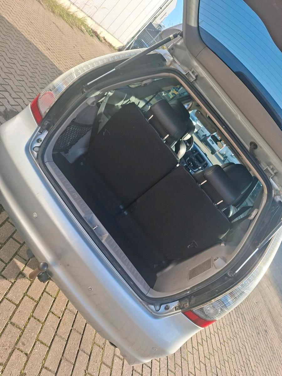 Mitsubishi Grandis 2009 — photo 7