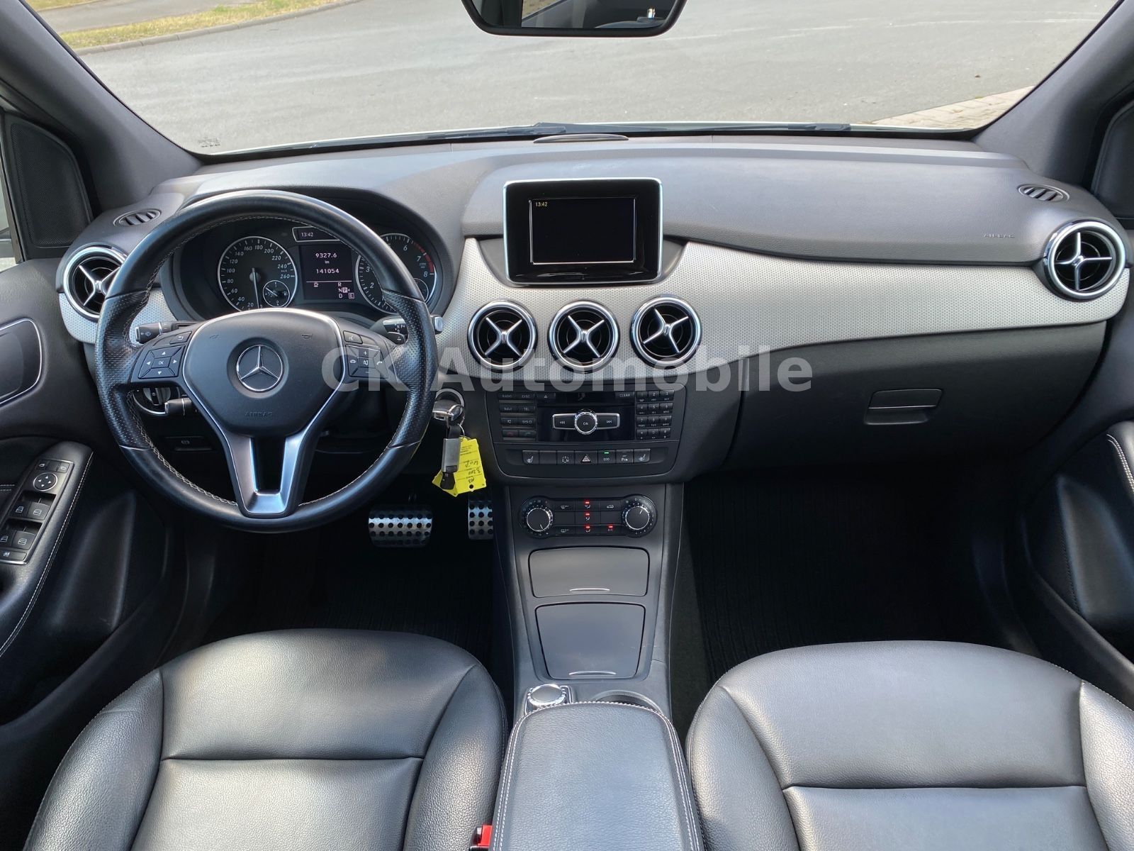 Fahrzeugabbildung Mercedes-Benz B200 Automatik Night-Paket/Leder/Bi-Xenon/Kamera