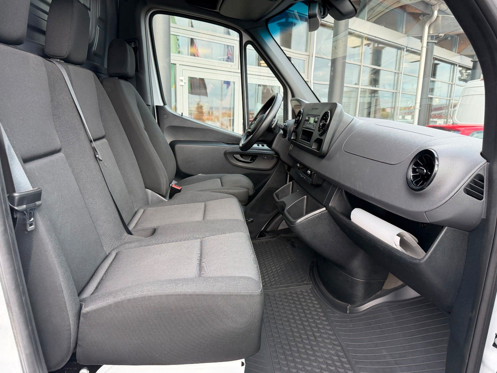 Fahrzeugabbildung Mercedes-Benz eSprinter 312 Klima SHZ Kamera