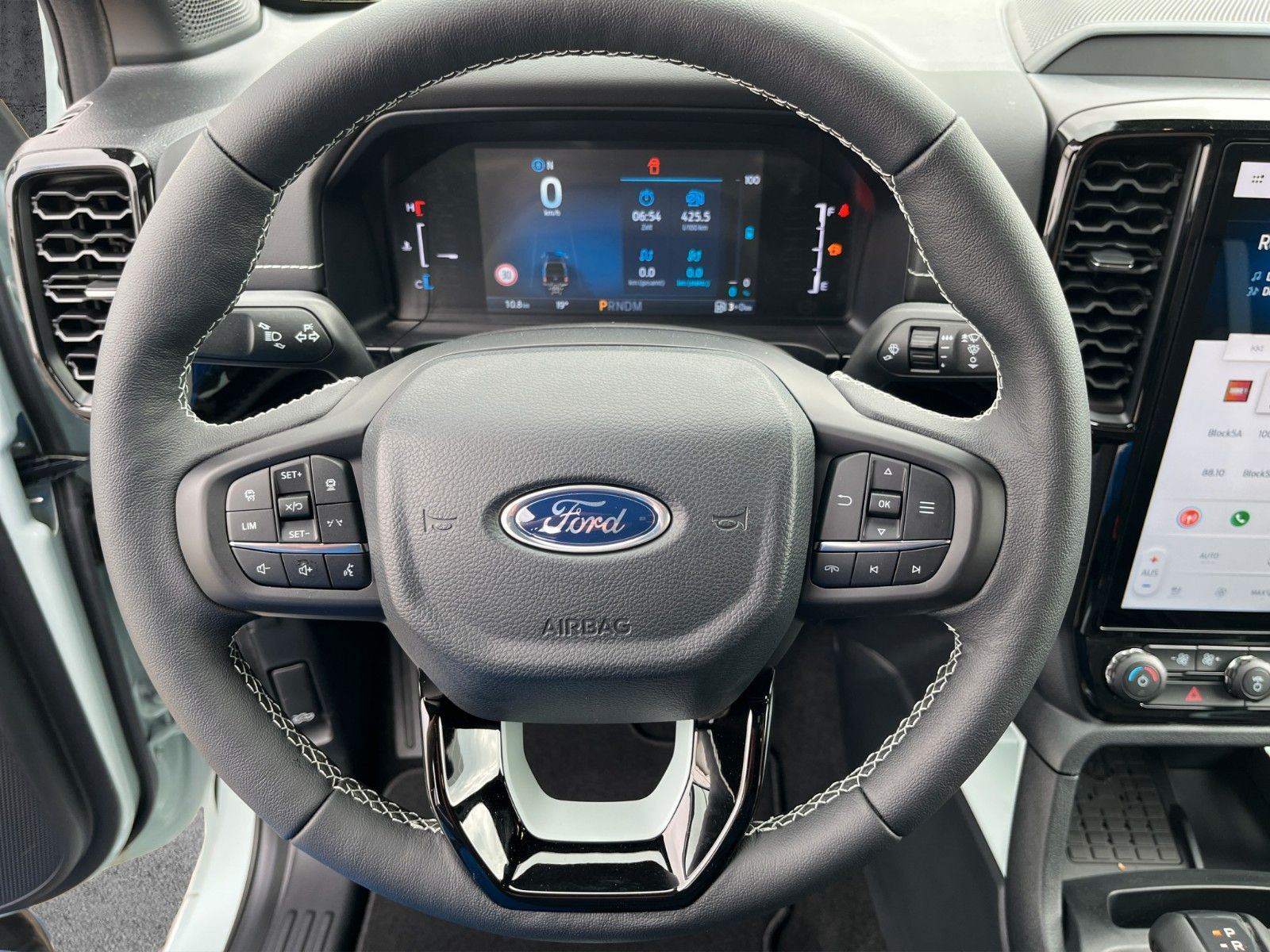 Fahrzeugabbildung Ford Ranger PHEV Stormtrak  DoKa