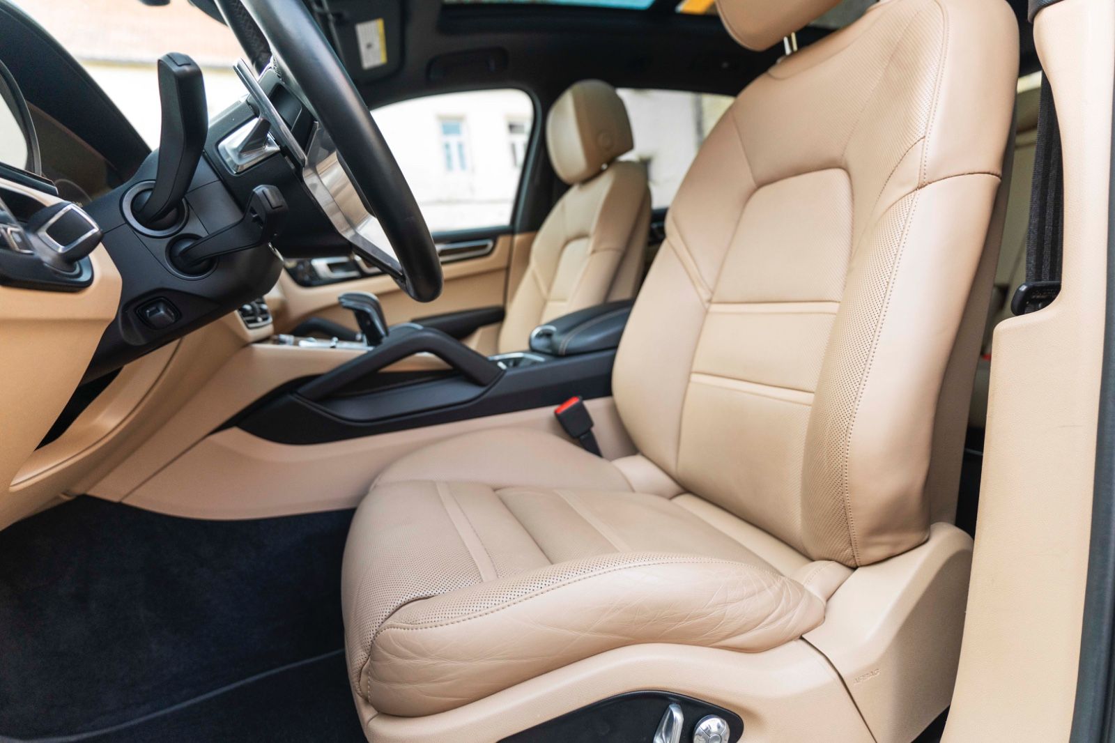 Fahrzeugabbildung Porsche Cayenne E-Hybrid SPORT-CHRONO BURMESTER 360° LED