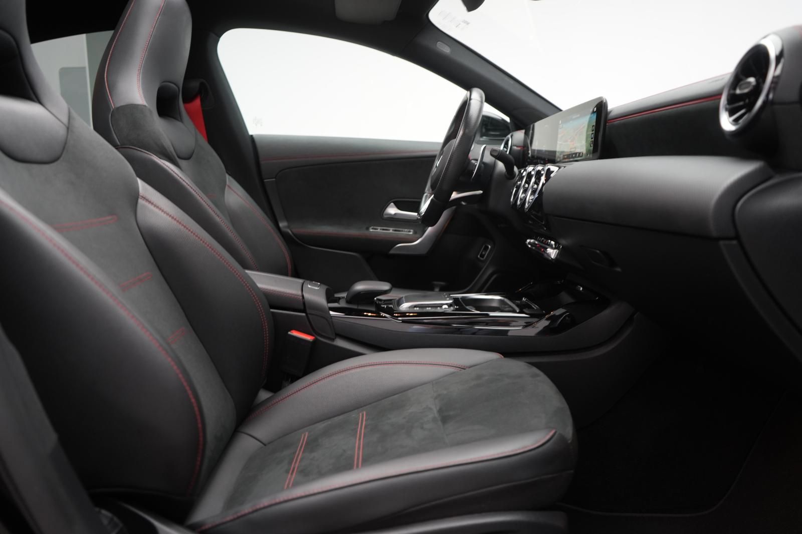 Mercedes-Benz CLA 35 AMG 4Matic Speedshift 7G-DCT Kamera Pano foto 15