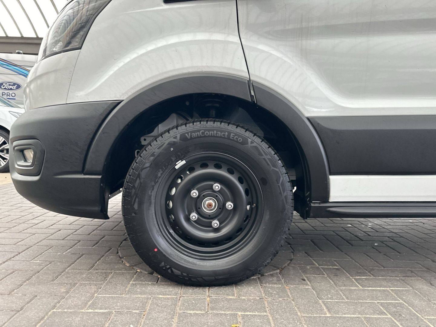 Fahrzeugabbildung Ford Transit Pritsche 350 L2 Einzelkabine Kipper Tren