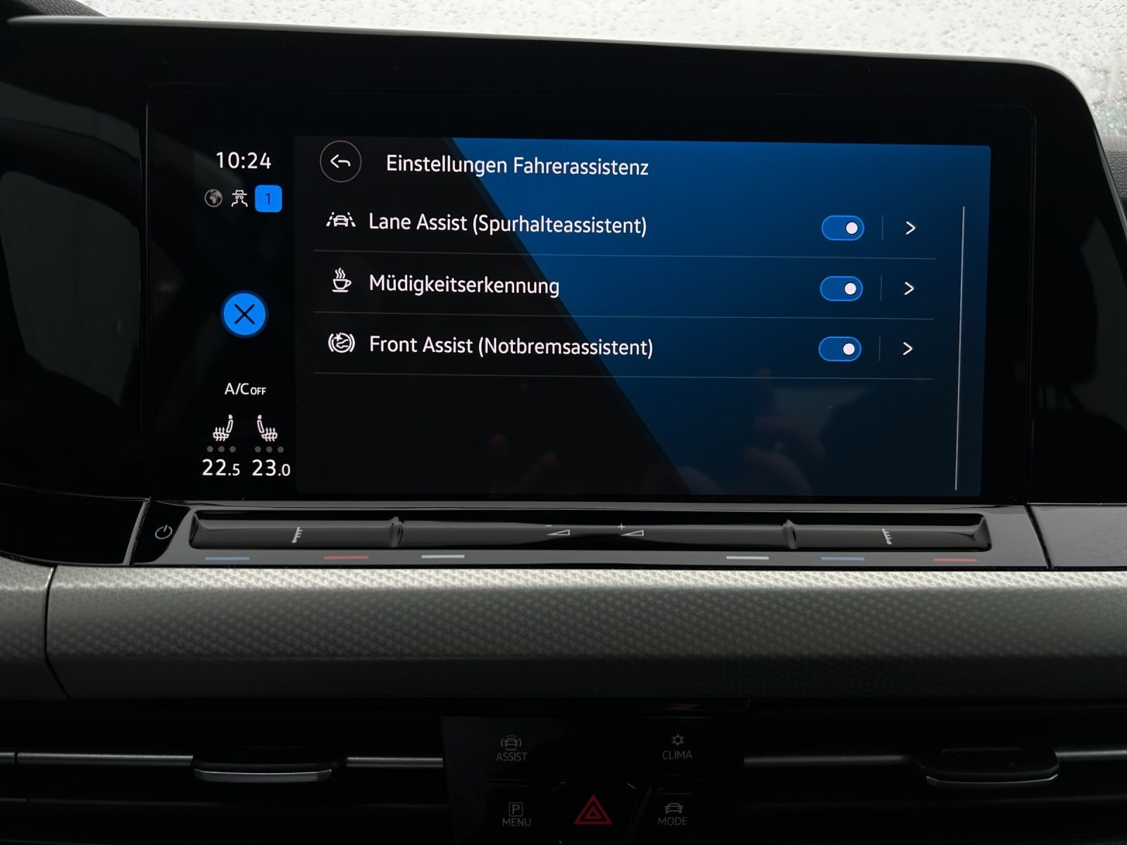 Fahrzeugabbildung Volkswagen Golf VIII TSI Move Climatronic AID PDC SH LM