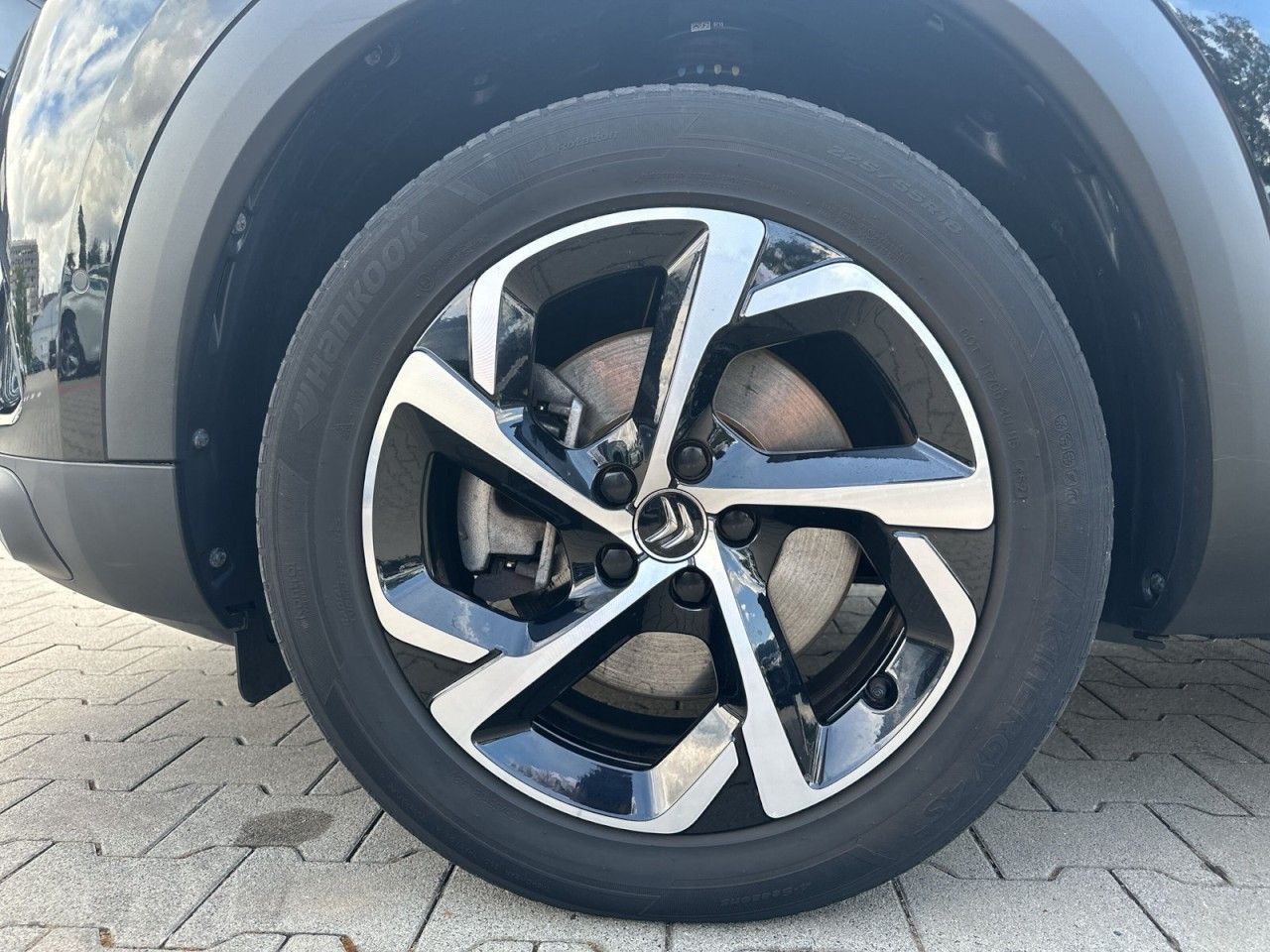 Fahrzeugabbildung Citroën C5 AIRCR C-SERIES PT 225 HYB-ACC-Cam* - mit KI generiert/bearbeitet