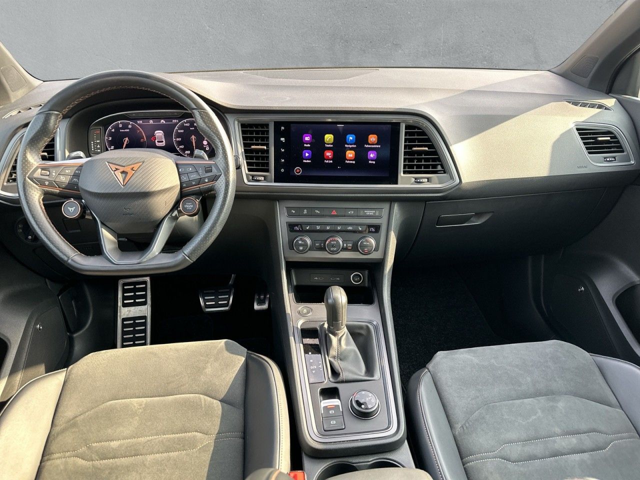 Fahrzeugabbildung CUPRA Ateca 2.0 TSI 221 kW (300 PS) 7-Gang DSG 4Drive - mit KI generiert/bearbeitet