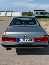 BMW 750i E32 V12 - BMW 750: 750i V12