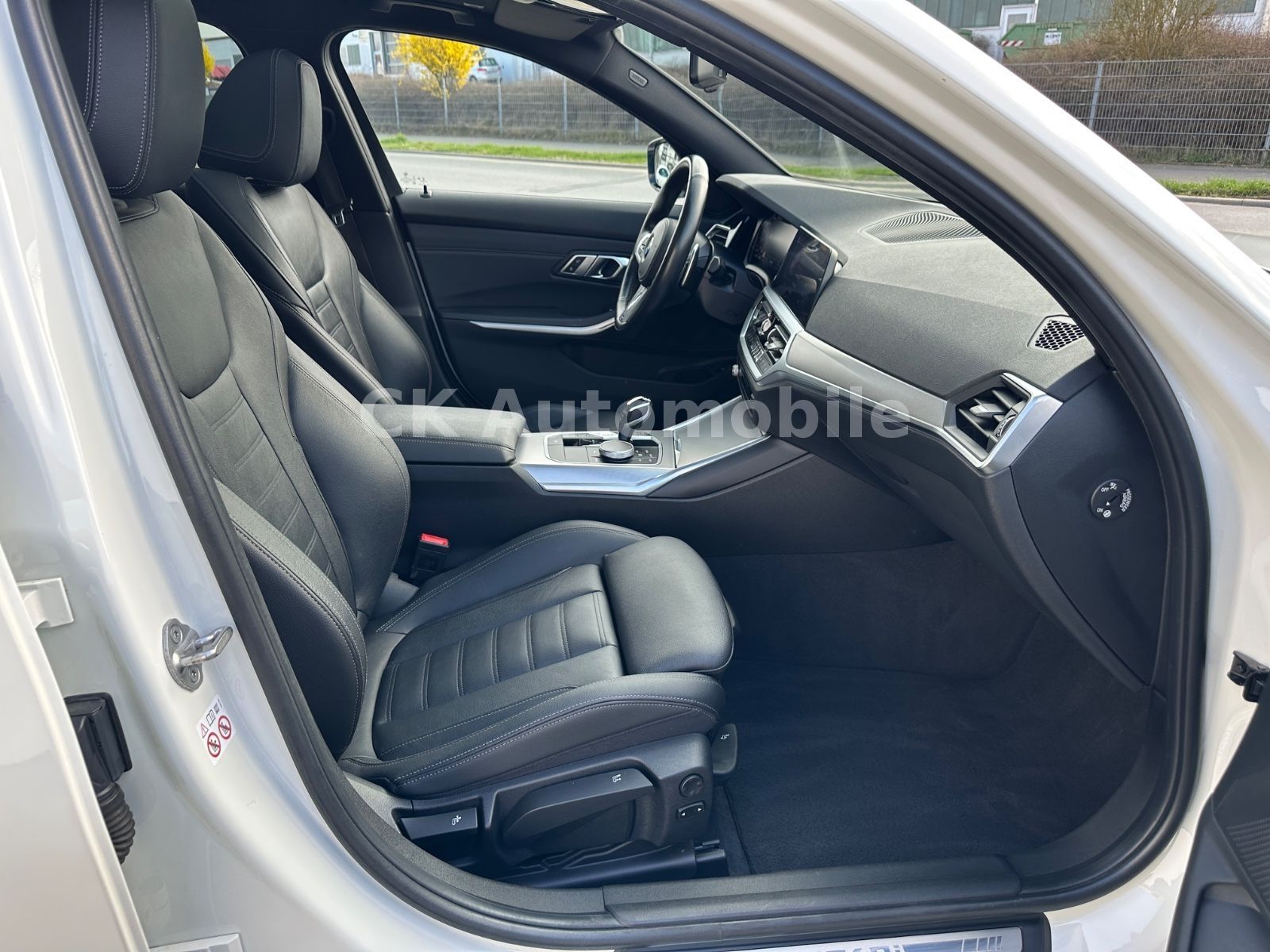 Fahrzeugabbildung BMW M340i Touring xDrive/Navi/HeadUP/Pano/360°