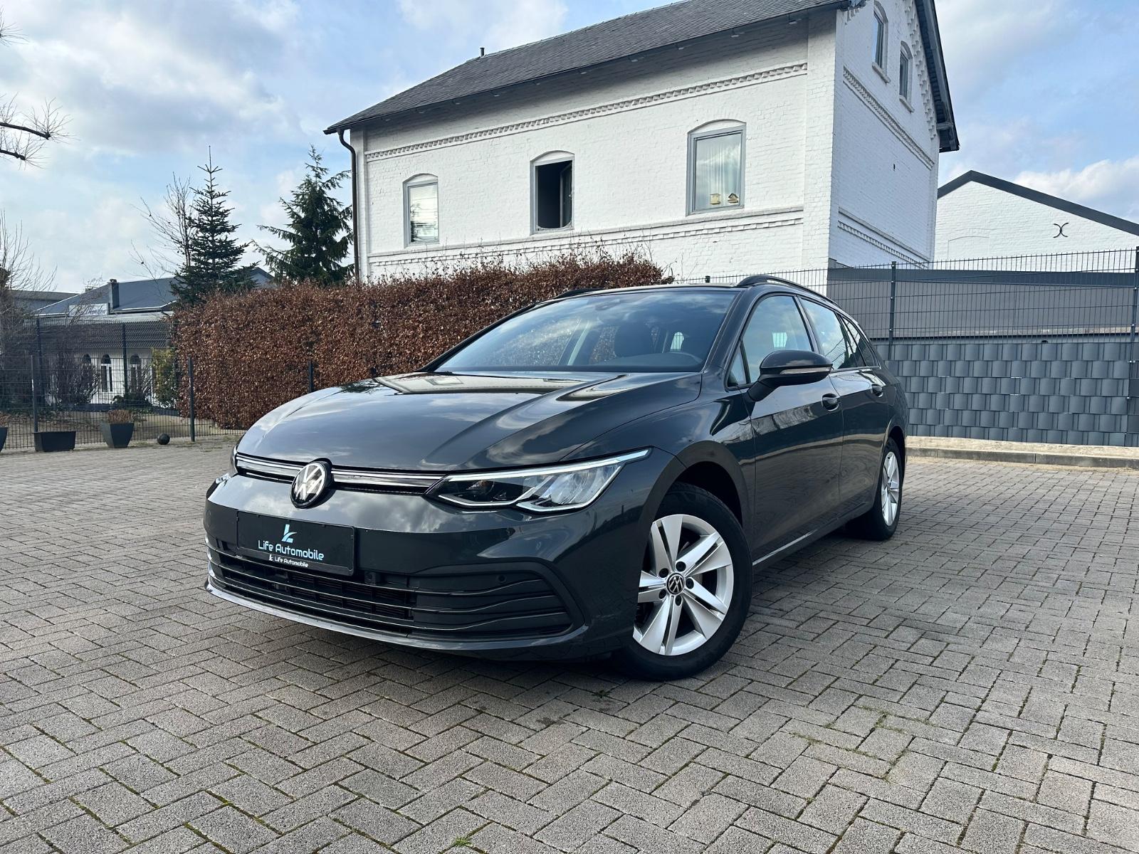 Volkswagen Golf VIII 2.0TDI DSG Var. Life AID*ACC*LANE*PANO