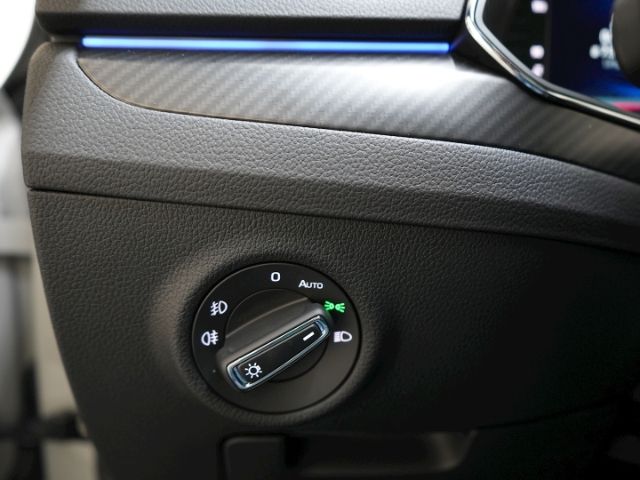 Superb COMBI SPORTLINE TDI DSG+AHK+PANORAMADACH+