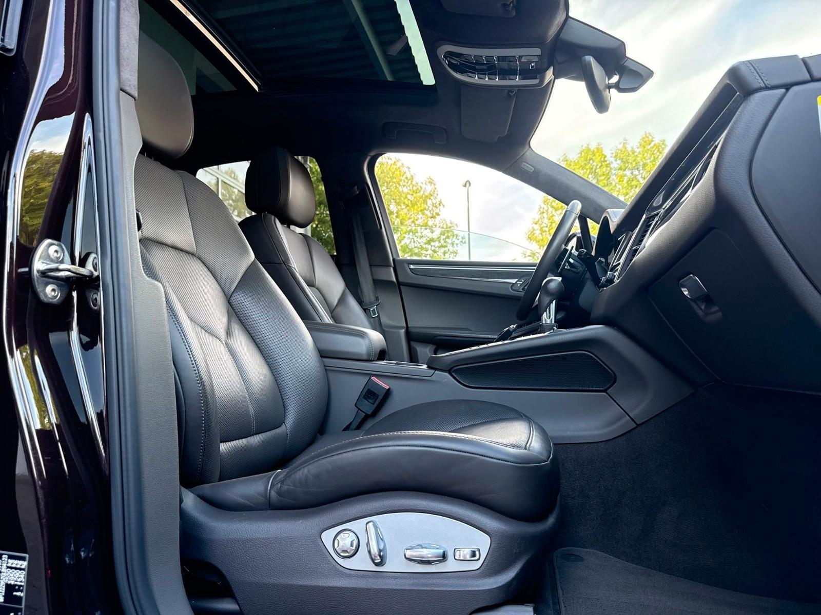 PORSCHE MACAN TURBO