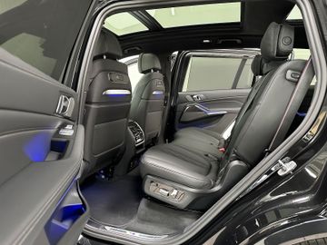 Fahrzeugabbildung BMW X7 xD40d M Sport ACC SoftCl Massage DAB SkyLoung