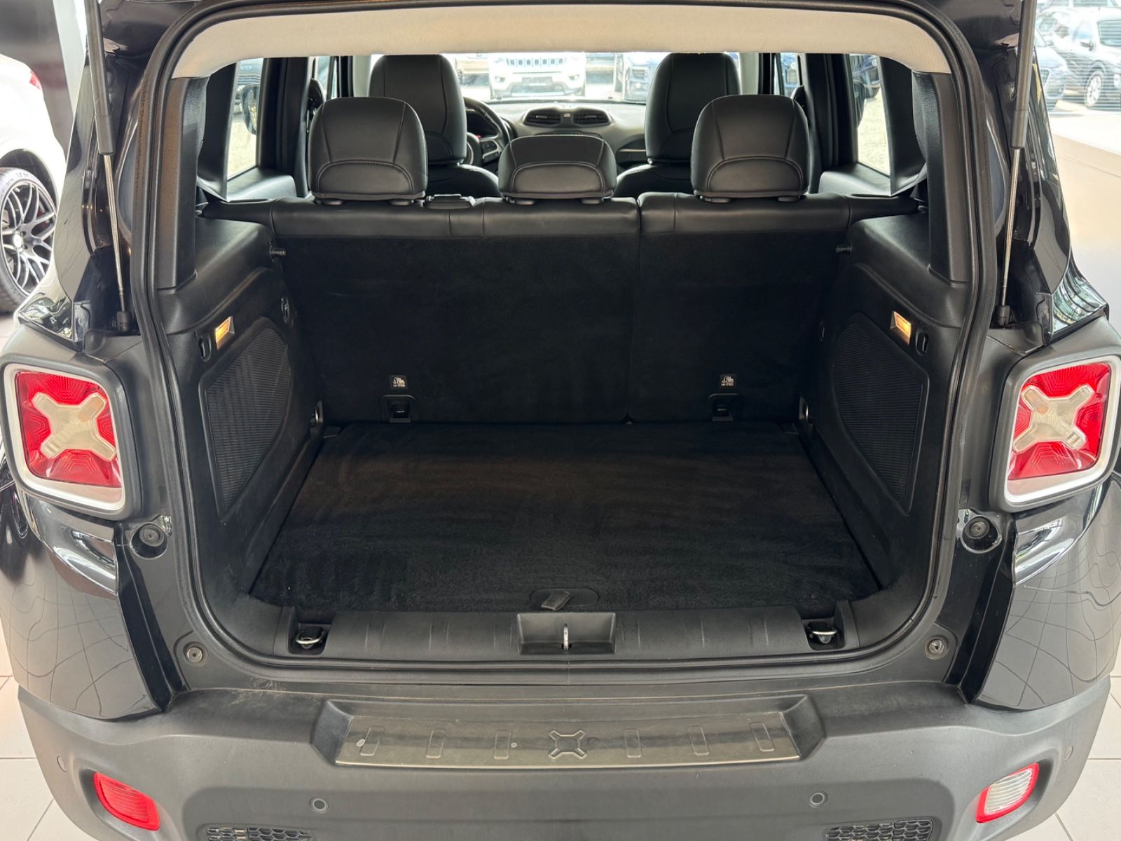 Fahrzeugabbildung Jeep Renegade Limited Adv. Ed. 4x4/LEDER/AHK/KLIMA/SH