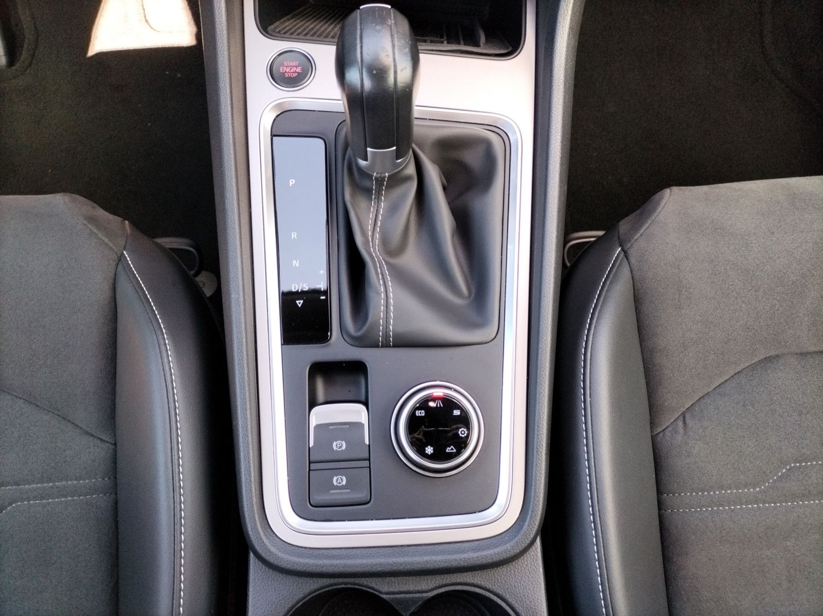 Fahrzeugabbildung SEAT Ateca TSI Xperience DSG 4Drive LED Navi AID ACC