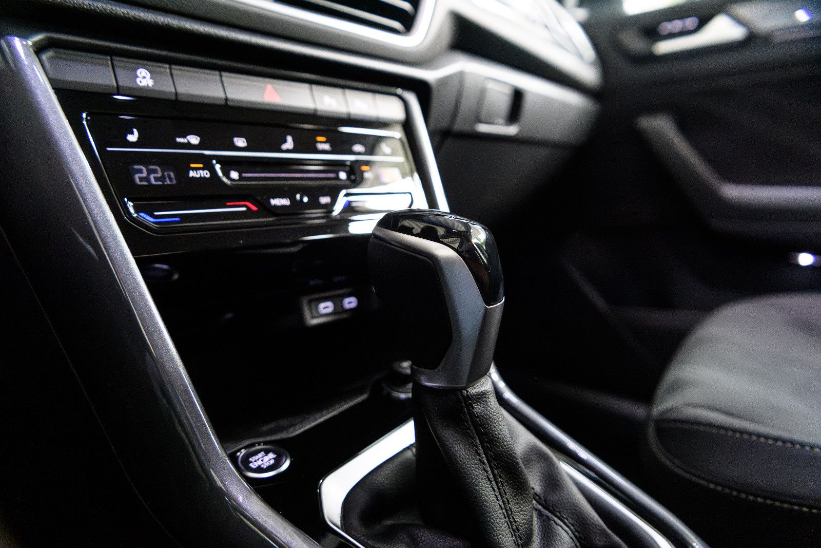 Fahrzeugabbildung Volkswagen T-Roc Style 2.0l TDI DSG + Navi + ACC + Keyless