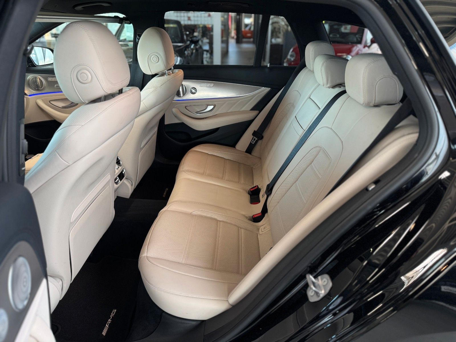 Fahrzeugabbildung Mercedes-Benz E 63 AMG T-Modell 4Matic Burmester VOLL