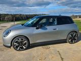 MINI Cooper E (J01), EZ 08/2024, Paket L, PaDa,  - silberne MINI Cooper E