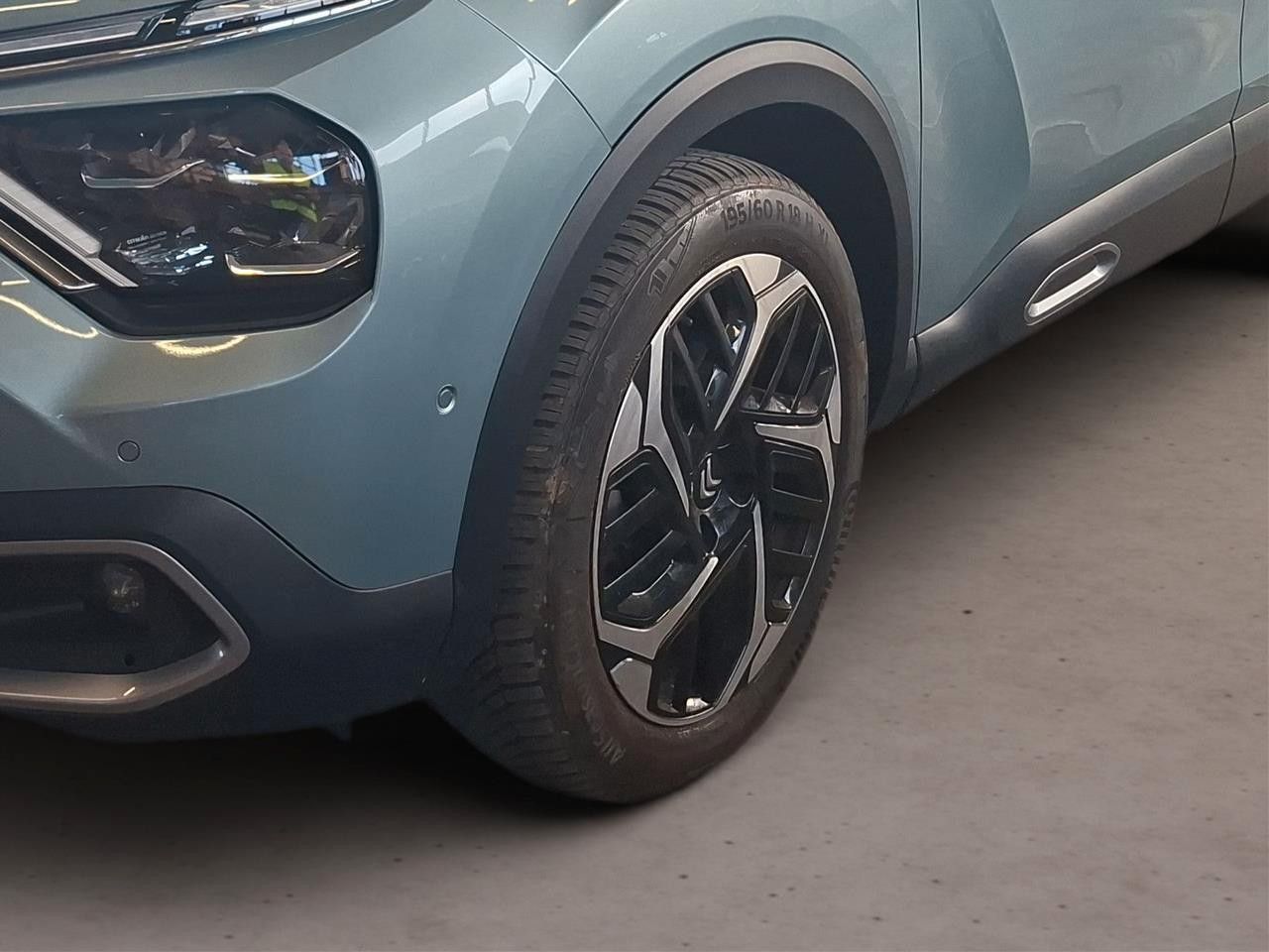 Fahrzeugabbildung Citroën C4 Lim. 1.2T SHINE NAVI/LED/KAMERA/VIRT./NEBEL