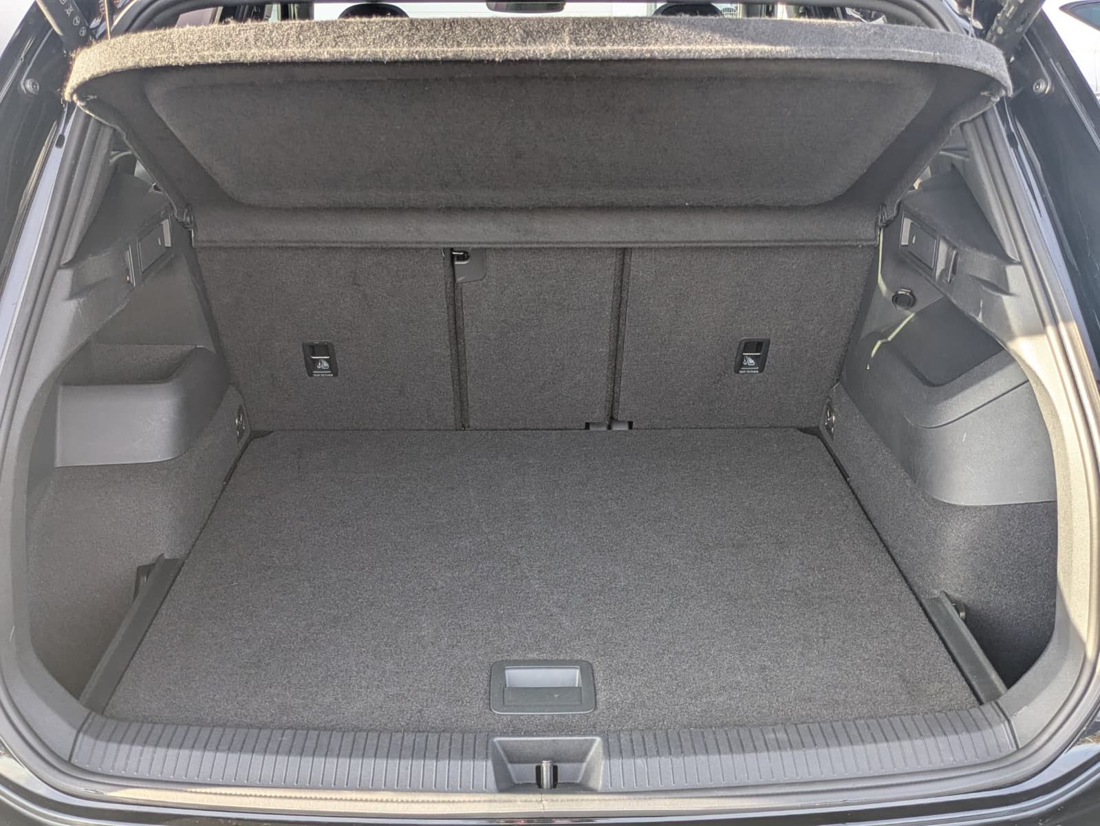 Fahrzeugabbildung Volkswagen Tiguan 2.0 TDI 4M R-Line PANO*H&K*AHK*MATRIX*20"