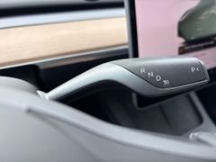 Fahrzeugabbildung Tesla Model Y Long Range Dual AWD