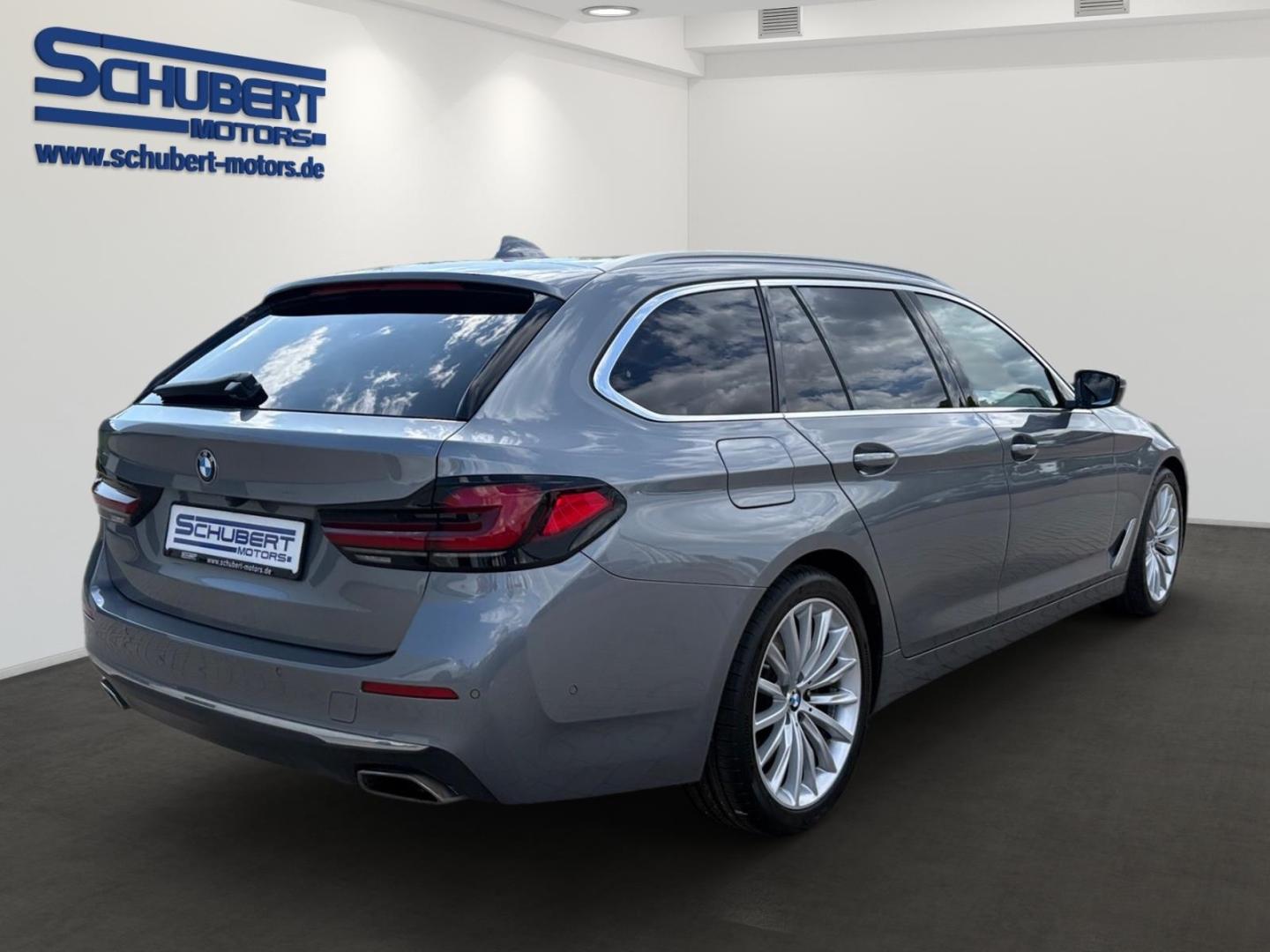 BMW 530 d Touring Luxury Line HuD 360° AHK Laser 4-Z