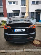 Tesla Model Y RWD  Standard Range - Tesla Model Y in München
