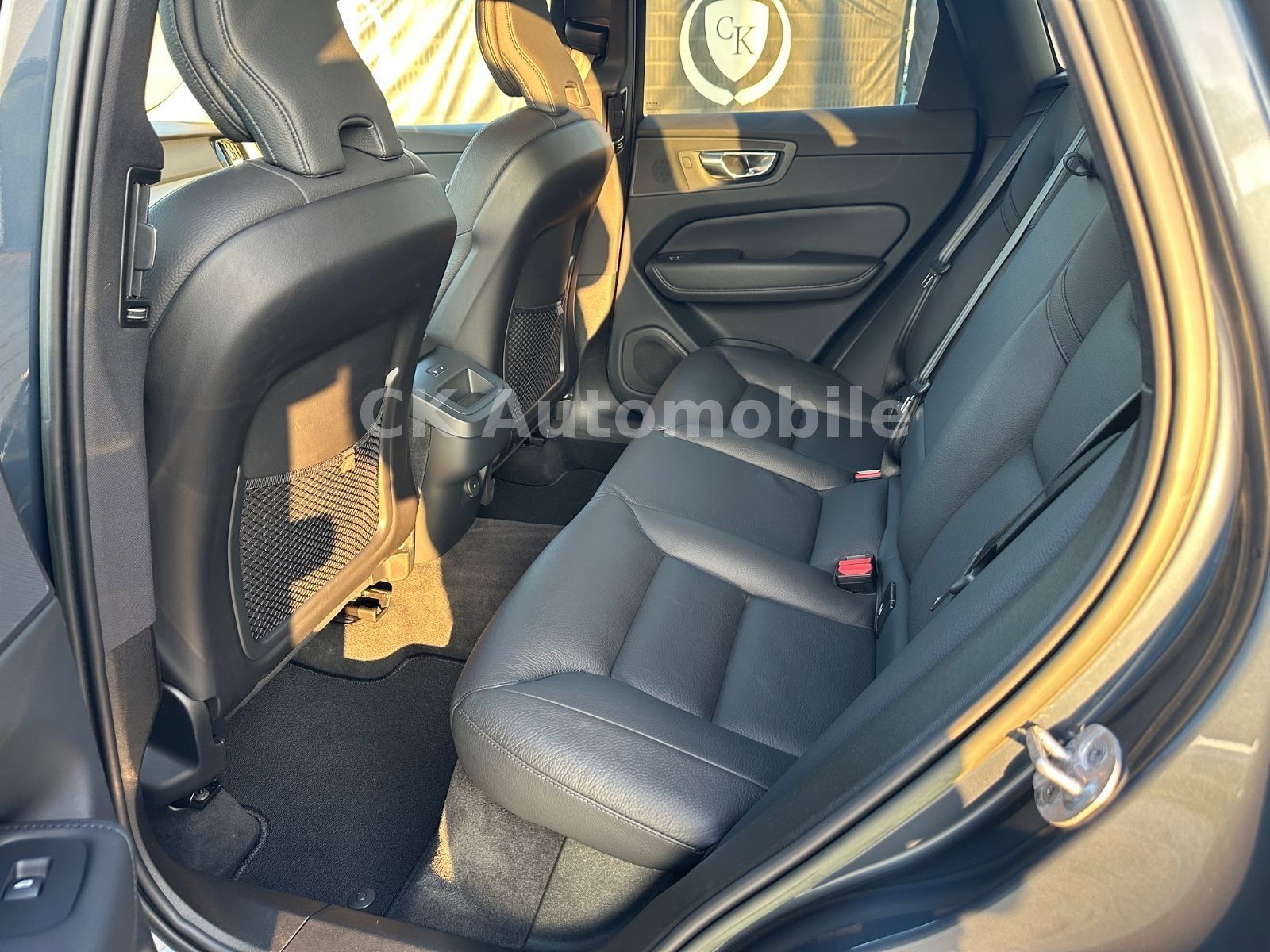 Fahrzeugabbildung Volvo XC60 B4 Plus Dark AWD/BLIS/Navi/LED/Kamera/AHK