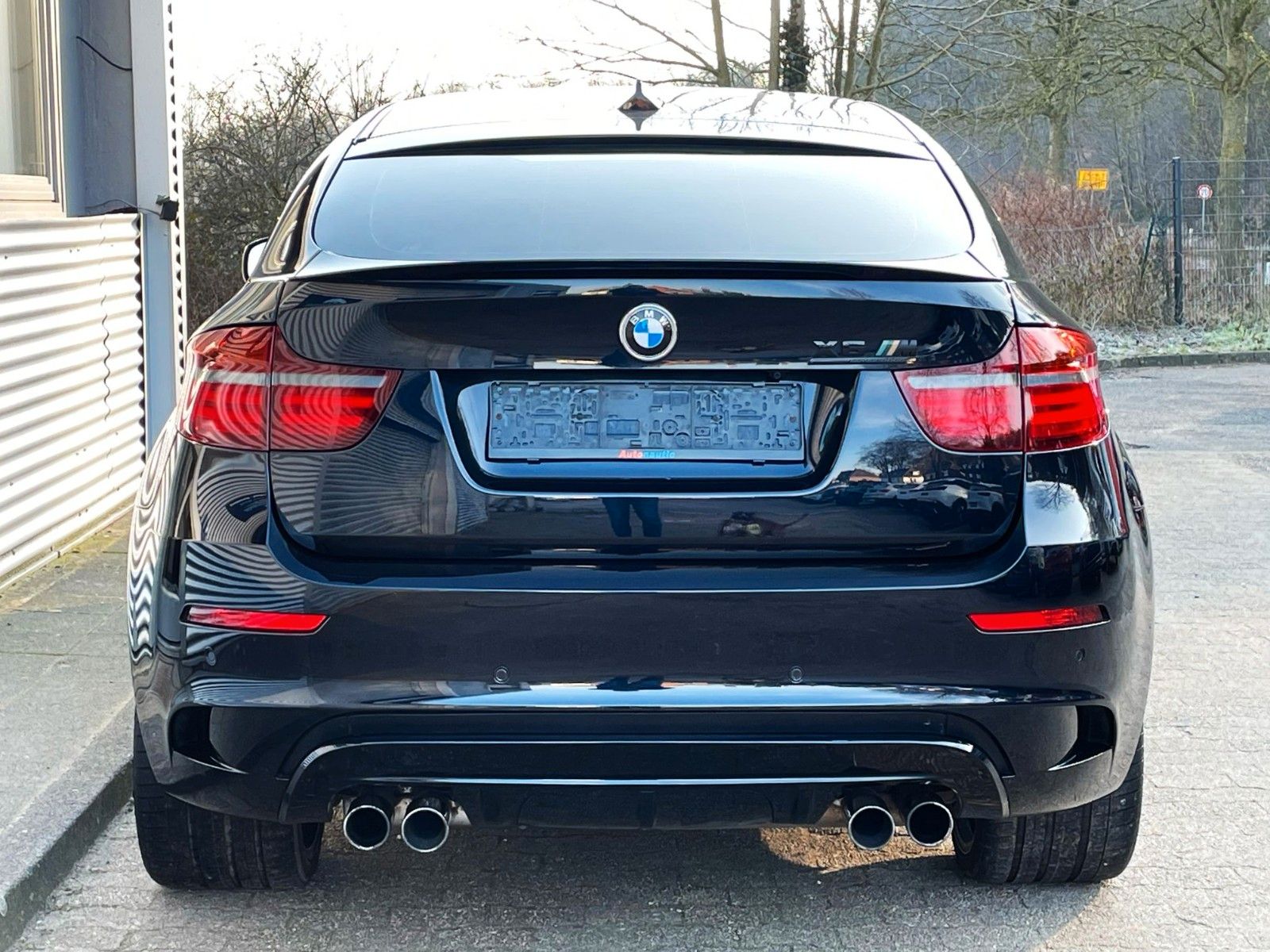 Fahrzeugabbildung BMW X6 M LEDER HUD 360° SOFT-CL NAVI-PRO ALU 22" LED