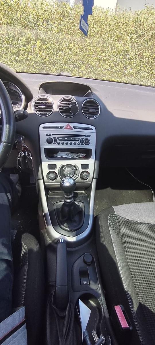 Peugeot 308 2012 — photo 14