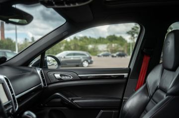 Porsche Cayenne - 12