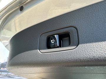 Fahrzeugabbildung Mercedes-Benz GLC 200 4Matic AMG Line Pano 20"