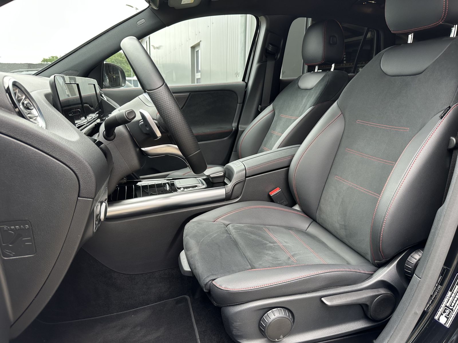 Fahrzeugabbildung Mercedes-Benz GLA 220d 4Matic AMG-Line NAV+CARPLAY+KEYLESS+SHZ