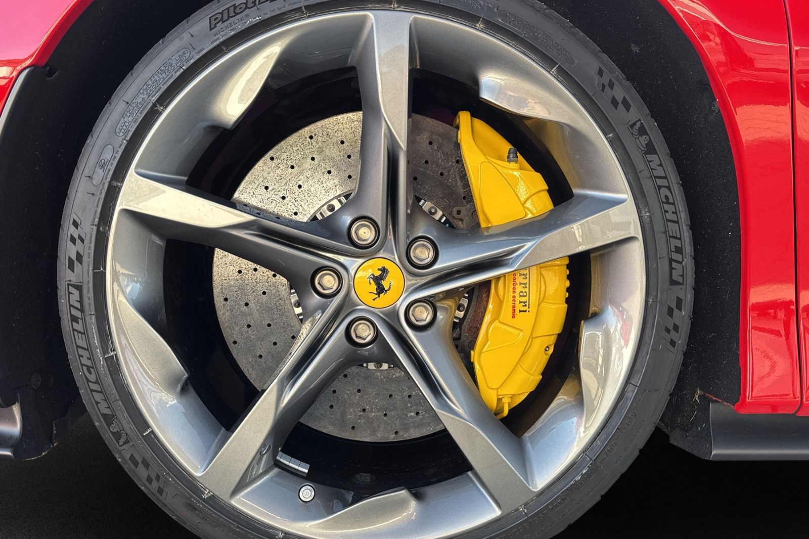 Fahrzeugabbildung Ferrari SF90 Spider*belüftete Sitze*Nackenhzg*Lift*JBL*