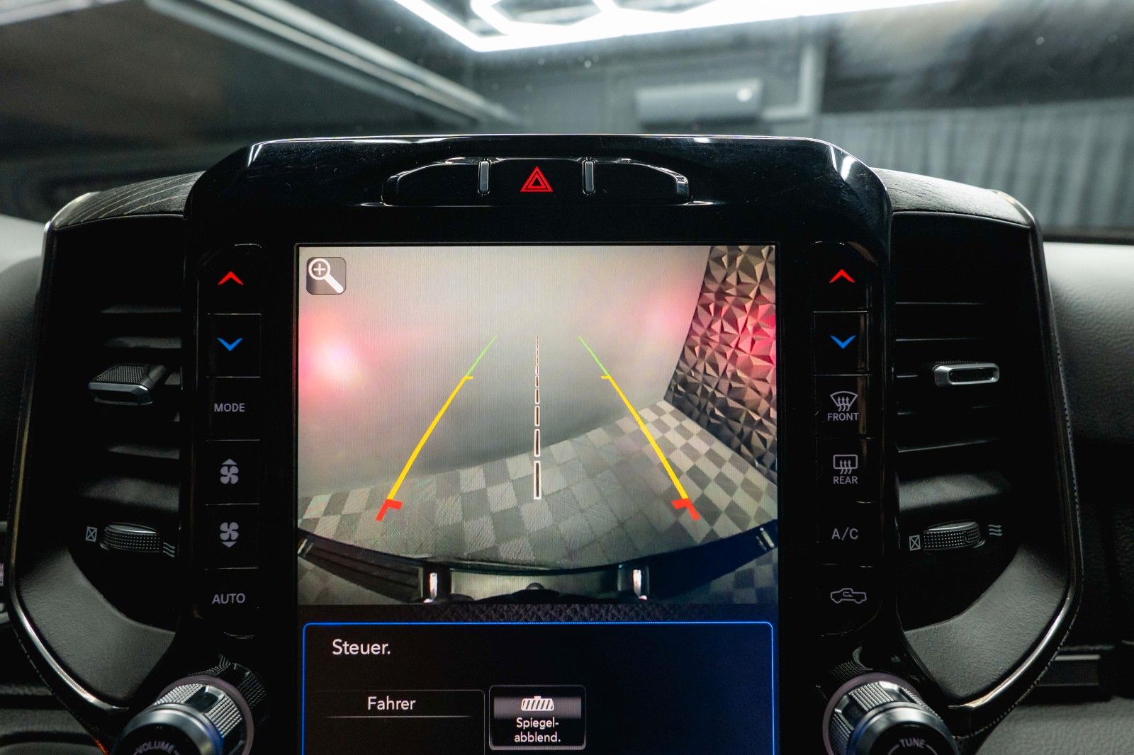 Fahrzeugabbildung Dodge RAM 5.7 V8 HEMI 4x4 OFFROAD Night Limited 19%