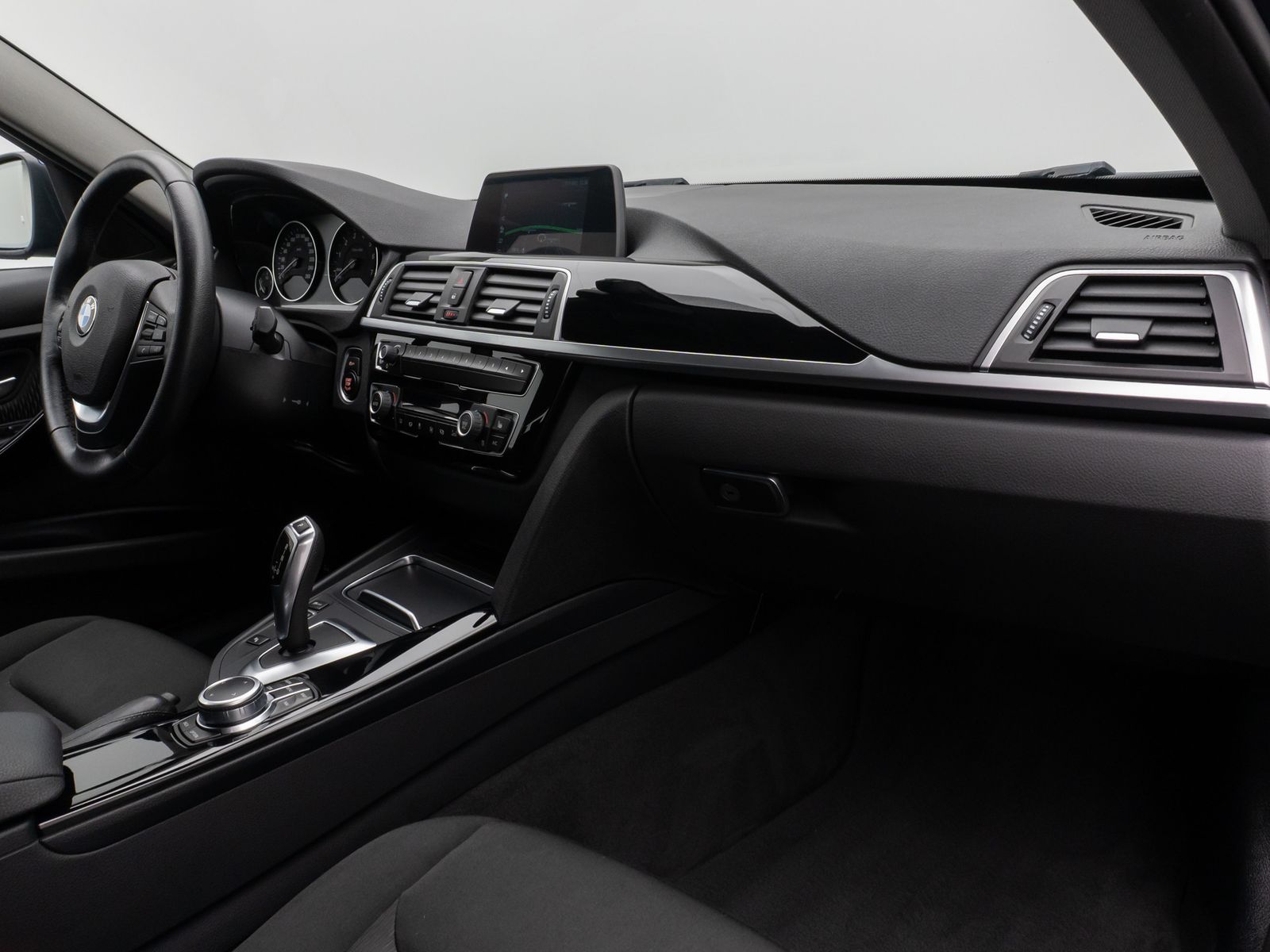 Fahrzeugabbildung BMW 320i Advantage HiFi Navi Lordos PDC LED Alarm