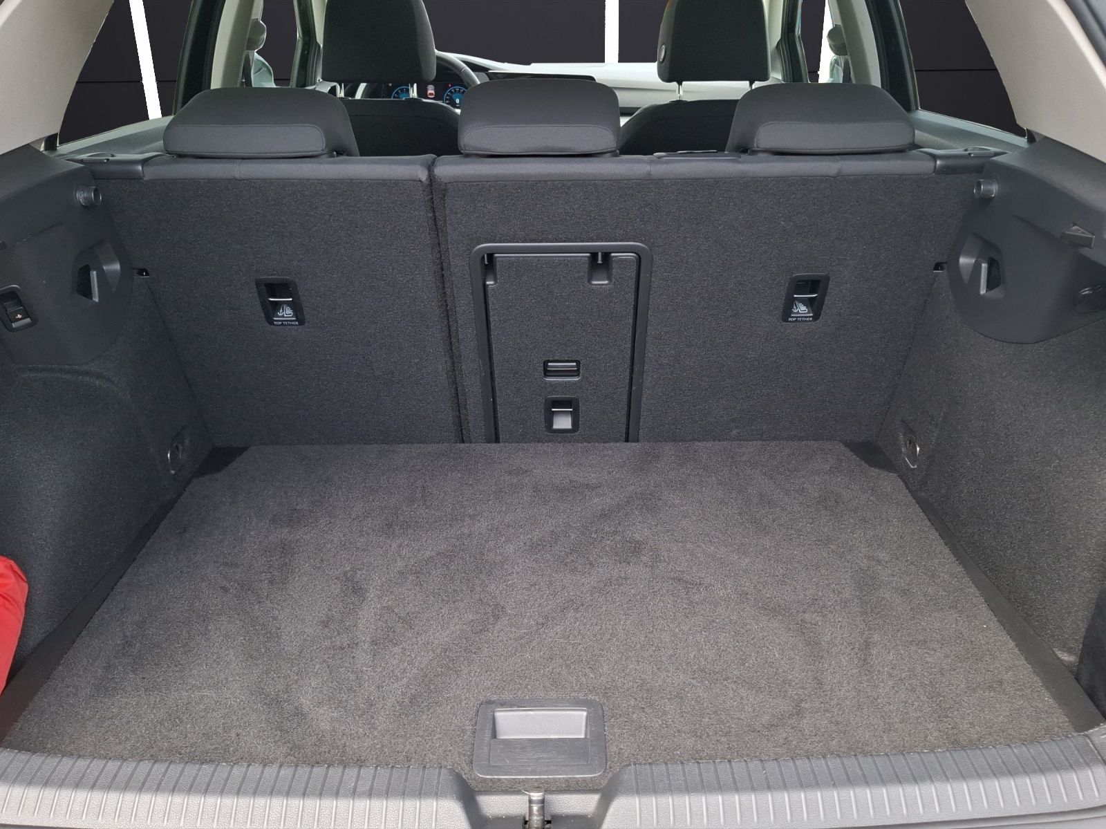 Fahrzeugabbildung Volkswagen Golf VIII TSI Life LED AHK STHZ ACC Navi Pano AI